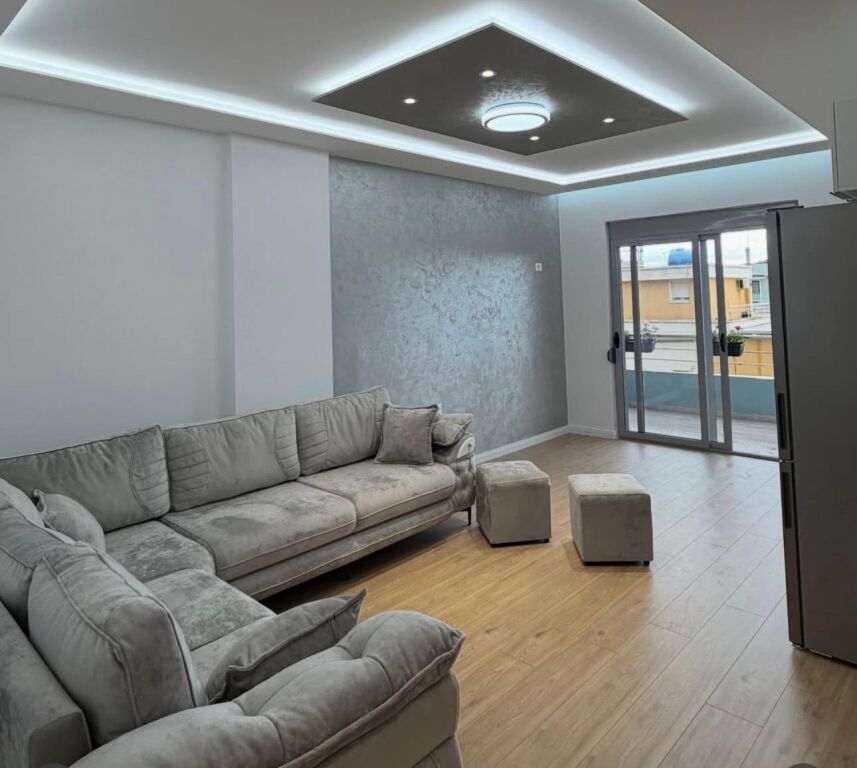 Apartament 2+1+2 për shitje në Lungomare Vlorë