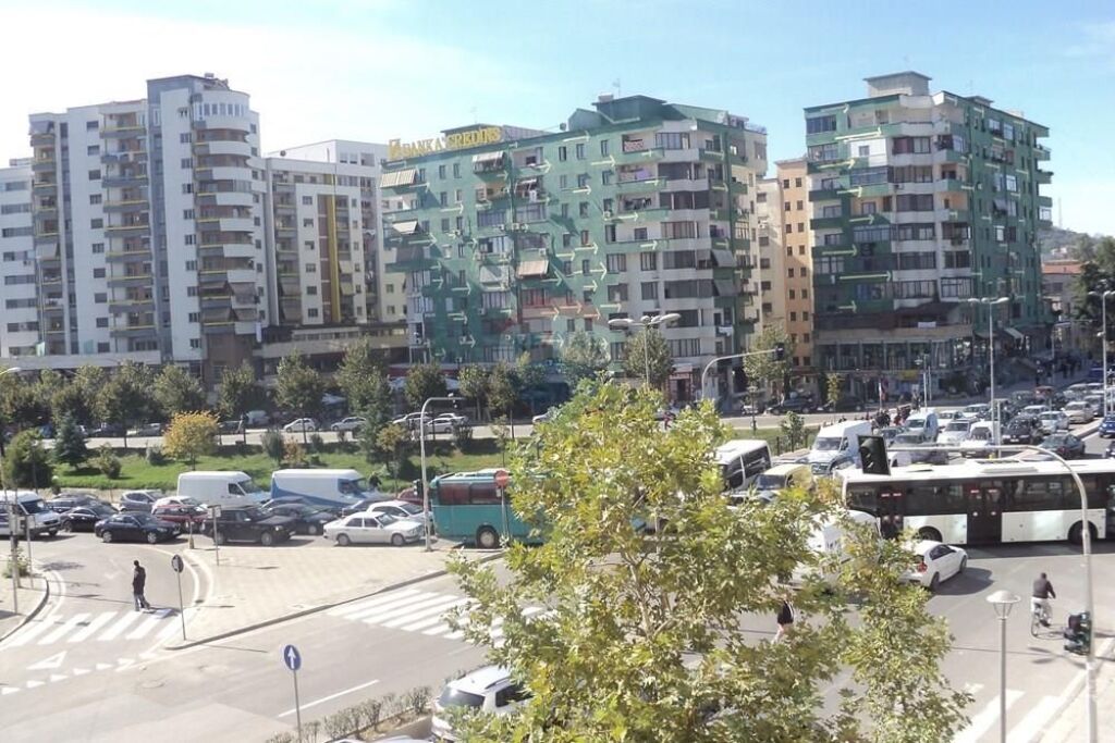 Dyqan 68m per shitje tek Pallati me Shigjeta!