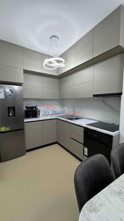 Apartament 2+1 me qera 21 Dhjetori ne Tirane