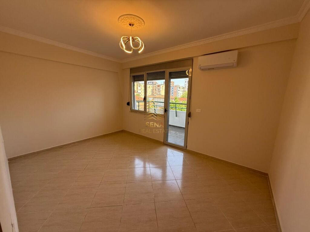 Affitto, Locale commerciale 3+1+2+2blk, Selvia, 1300 Euro/mese