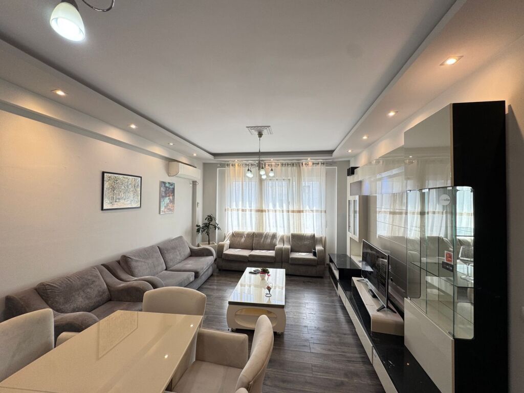 SHITET  – TEK KOPSHTI ZOOLOGJIK, APARTAMENT 2+1+2 me ballkon!