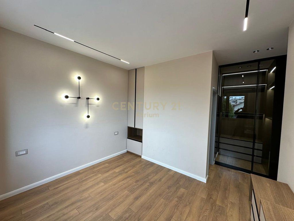 SHITET APARTAMENT 2 + 1 + 2 TEK OXHAKU KOMPLEKSI TOWER BRIGDE !