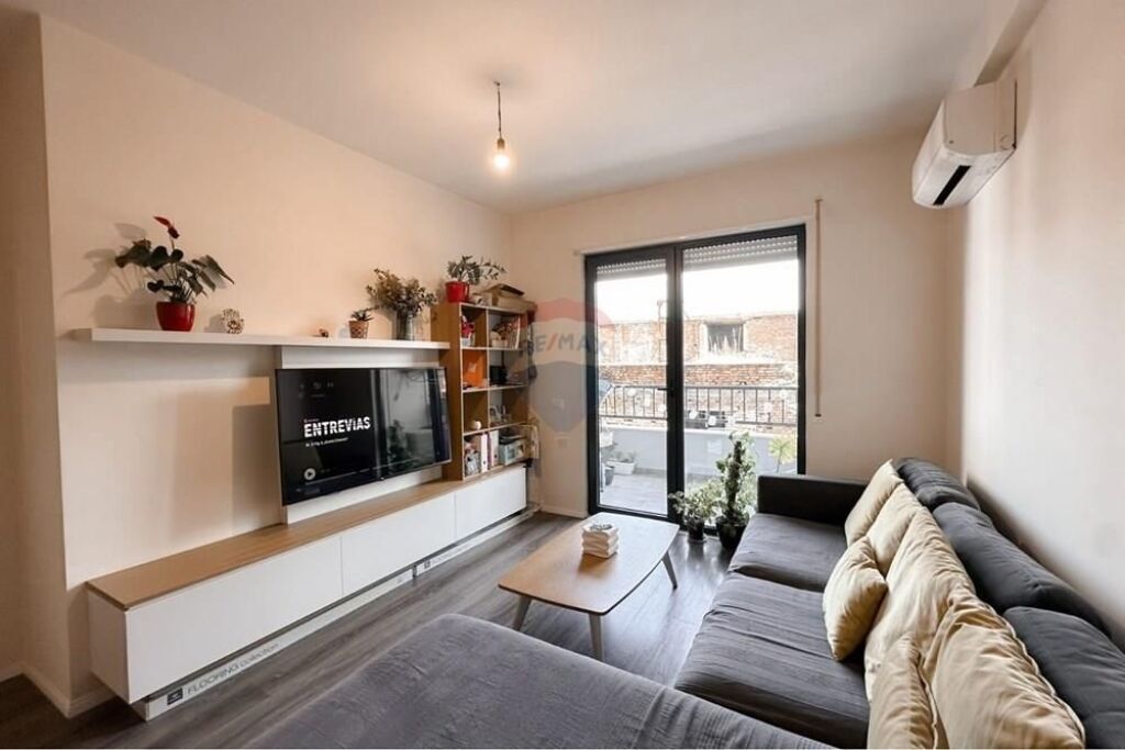 Esclusivo! Nella zona di Porcelani a Gotech viene offerto un appartamento 2+1+2 in vendita.