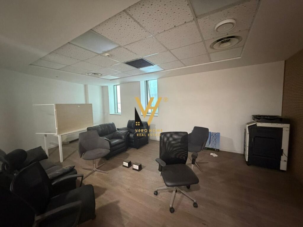 JEPET ZYRE 305 M2 ME QIRA TE GALERIA ETC 9.200 EURO