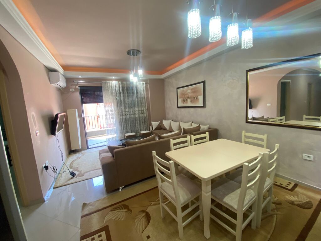 Apartamwnt 2+1 per qera ne astir!
