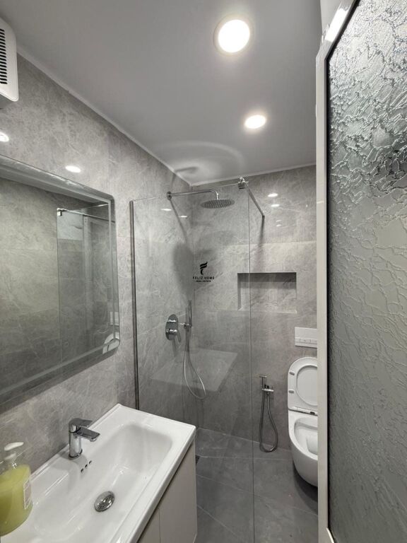 UFFICIO IN AFFITTO 60M2 EX MERCATO ELETTRICO 90.000 LEKE FH-71621