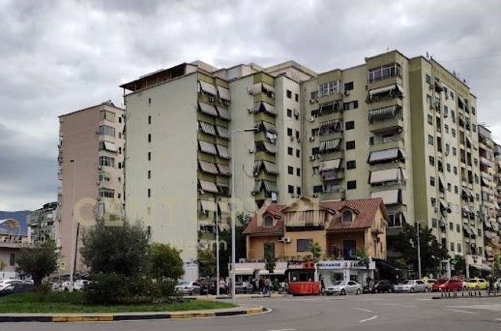 AFFITTO, UFFICIO / CLINICA PRESSO IL MUNICIPIO DI PARIGI!!