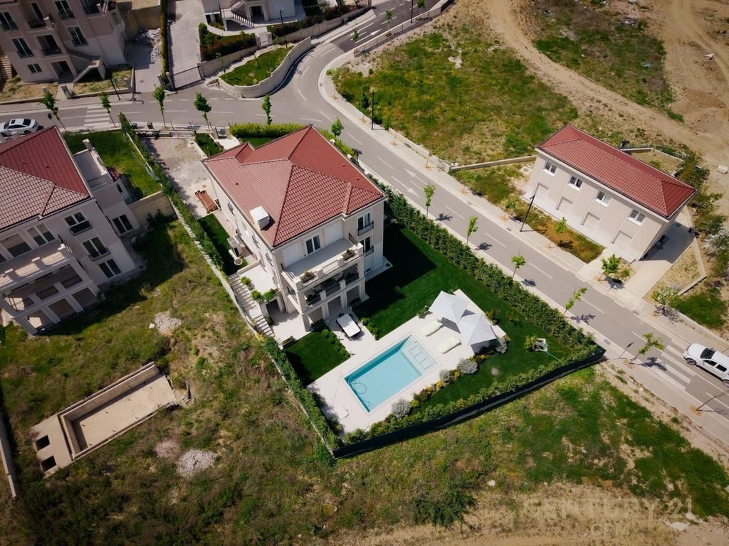 SHESIM SUPER VILE ME PISHINE TEK COLLINA VERDE!!!