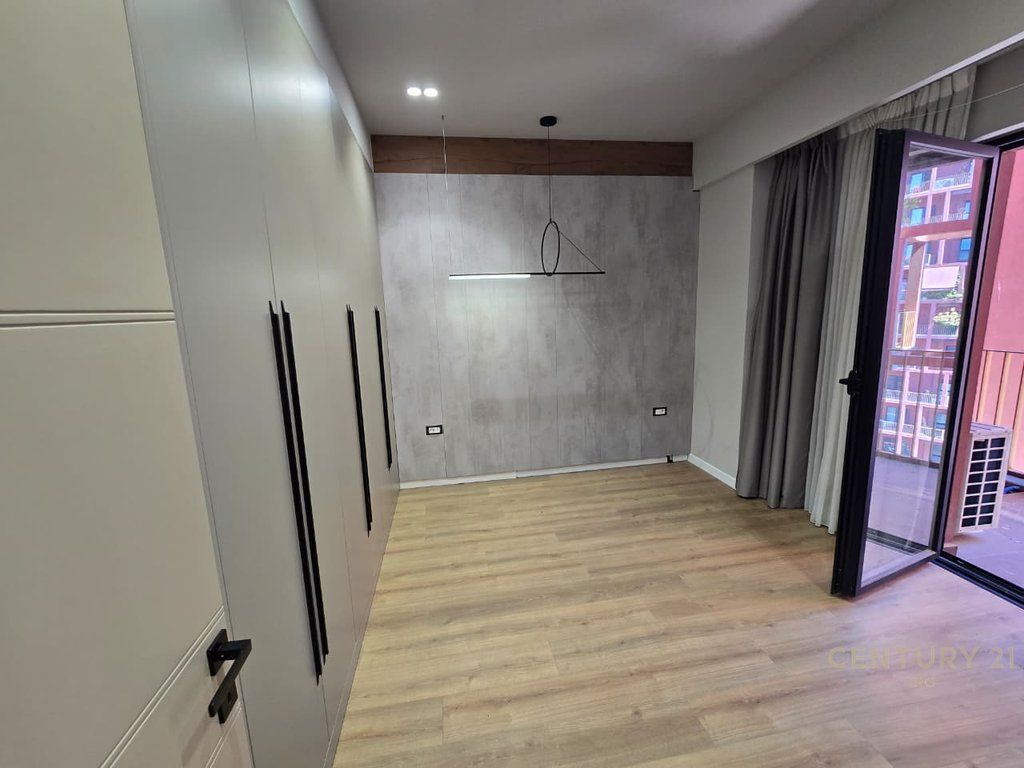 Apartament 2+1+2 per shitje tek Garden Building Tirana