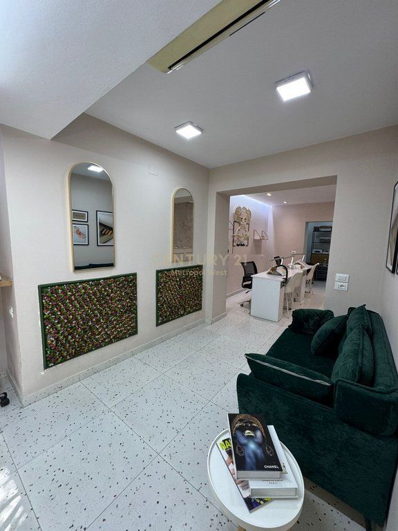 Locale Commerciale (Nails Room) in Affitto, Scuola di Balletto!