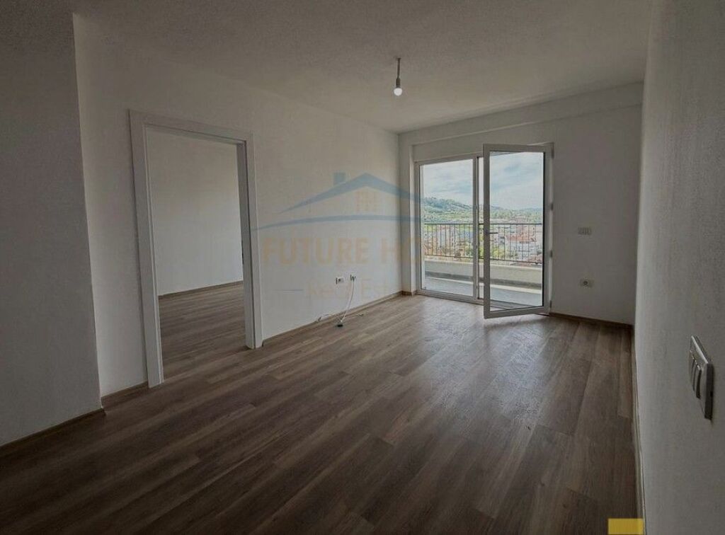 Shitet, Apartament 2+1+2+Post Parkim, Kombinat