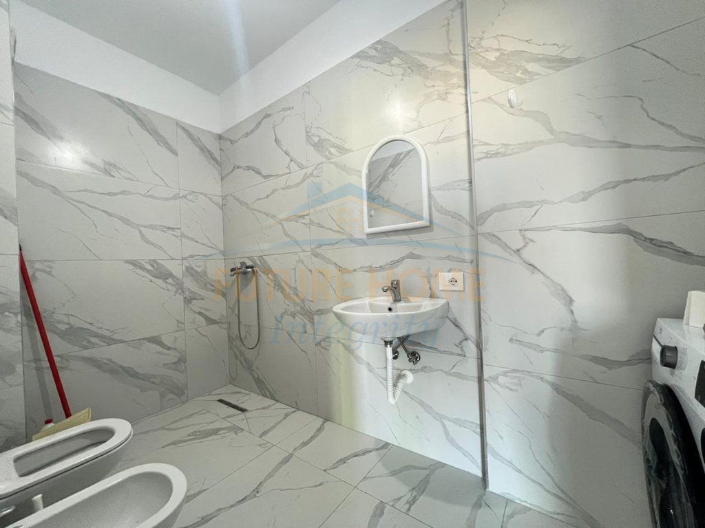 Qera, Apartament 2+1+2, Rruga 5 Maji, Tiranë.