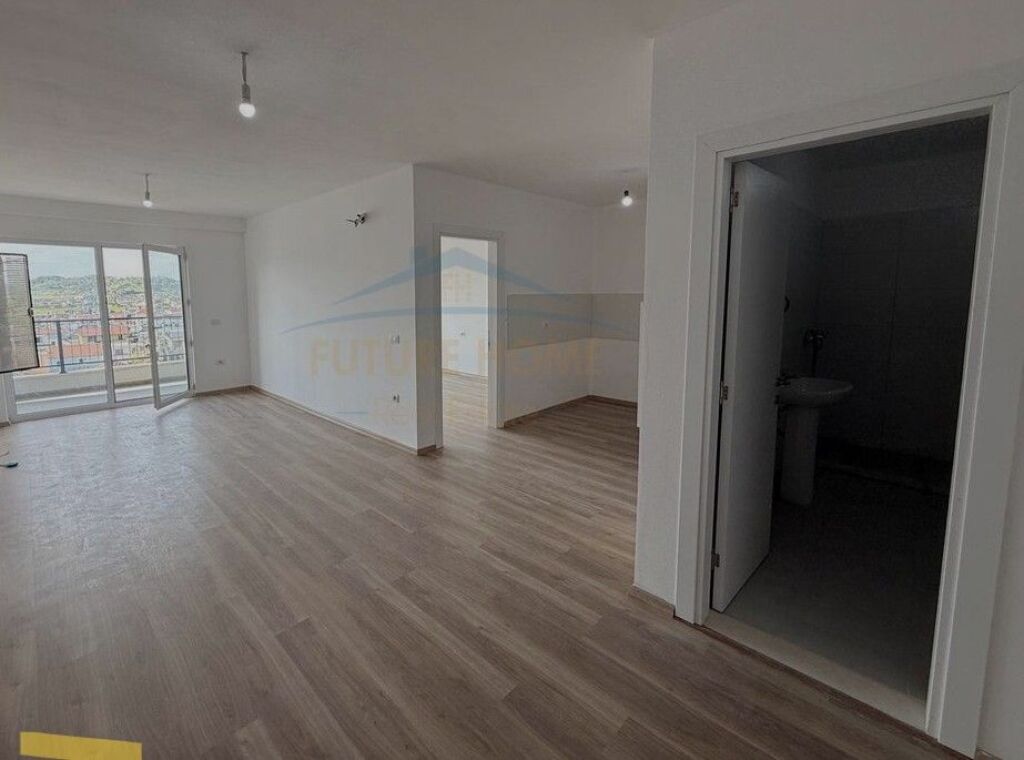 Shitet, Apartament 2+1+2+Post Parkim, Kombinat