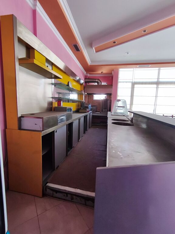 Locale commerciale in affitto in Albania — Durazzo (zona Golem), 65 m², vicino al mare