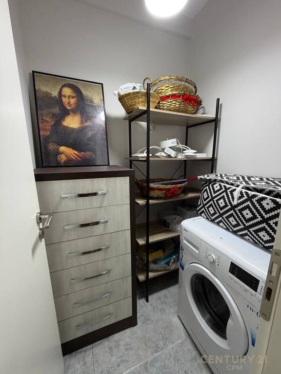 APARTAMENT 1+1 ME QIRA TEK BULEVARDI ZOGU I PARË!