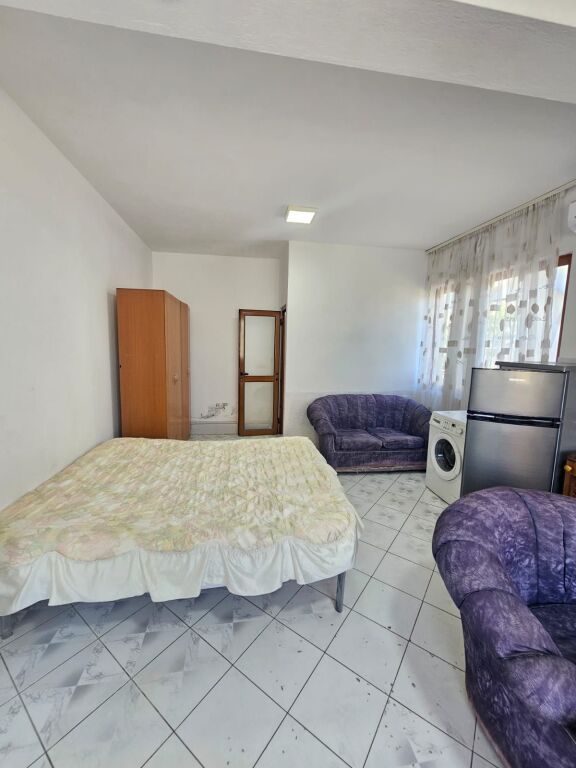 Jepen me qera Garsoniere  prane Oroshit, Kënetë