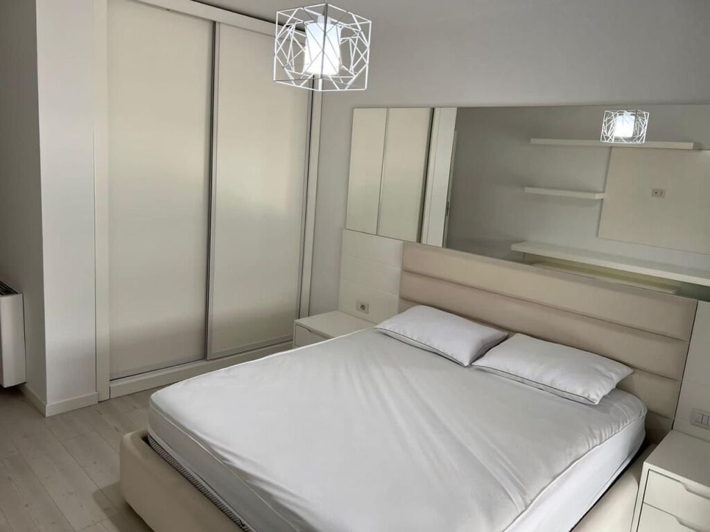 Ne kemi apartament me pamje të plotë nga deti për qira afatgjatë Lungomare Vlore