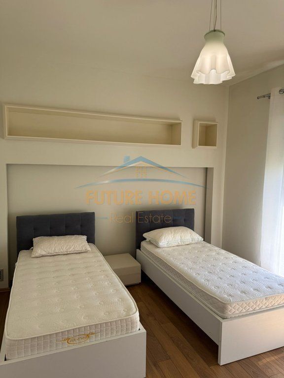 Qera, Vilë, White House Residence, TEG