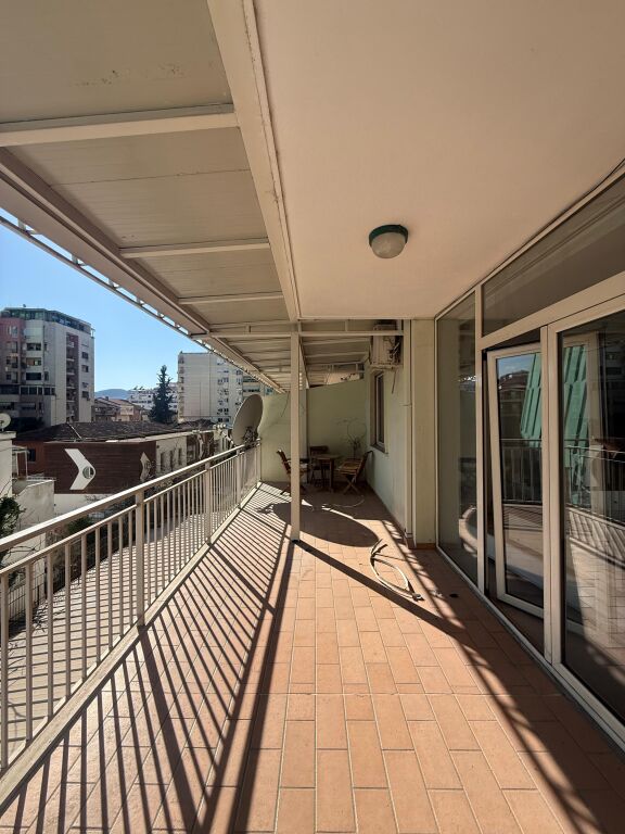 Ufficio in Affitto a Bllok – Tribeka