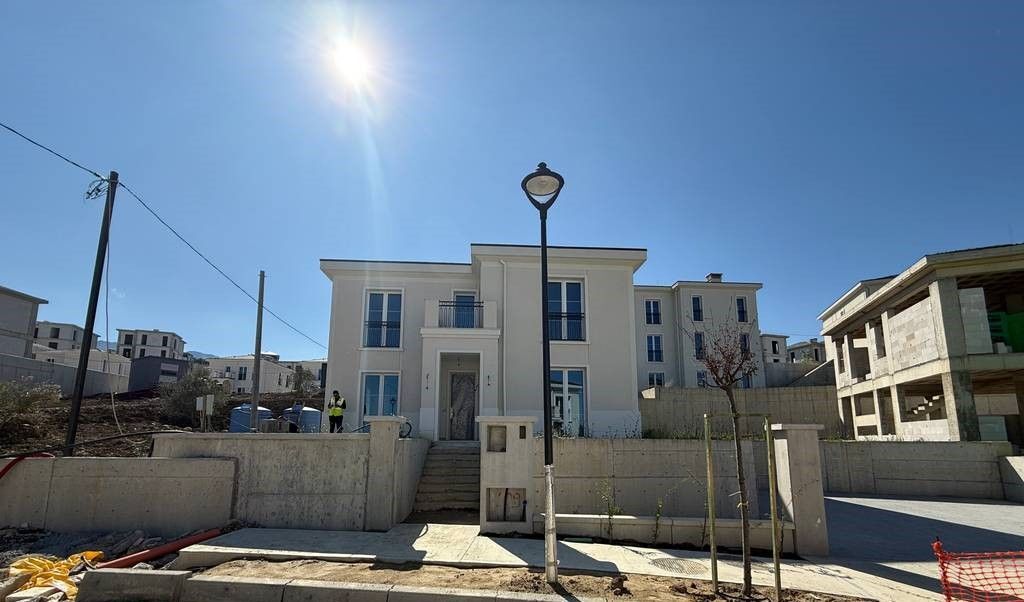 Villa di Lusso in Vendita – Rolling Hills Lago