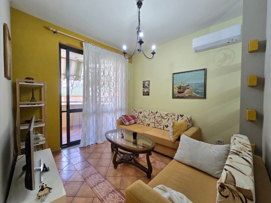 Apartament 2+1 per qira tek Komuna e Parisit