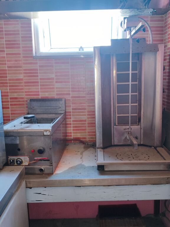 Locale commerciale in affitto in Albania — Durazzo (zona Golem), 65 m², vicino al mare