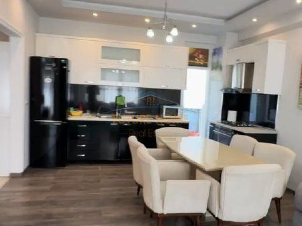 For sale, 2+1 apartment, Botanical Garden, Tirana.