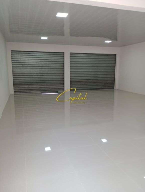 MAGAZINE ME QIRA 140 M2 AUTOSTRADA TR-DR 50.000 LEKE