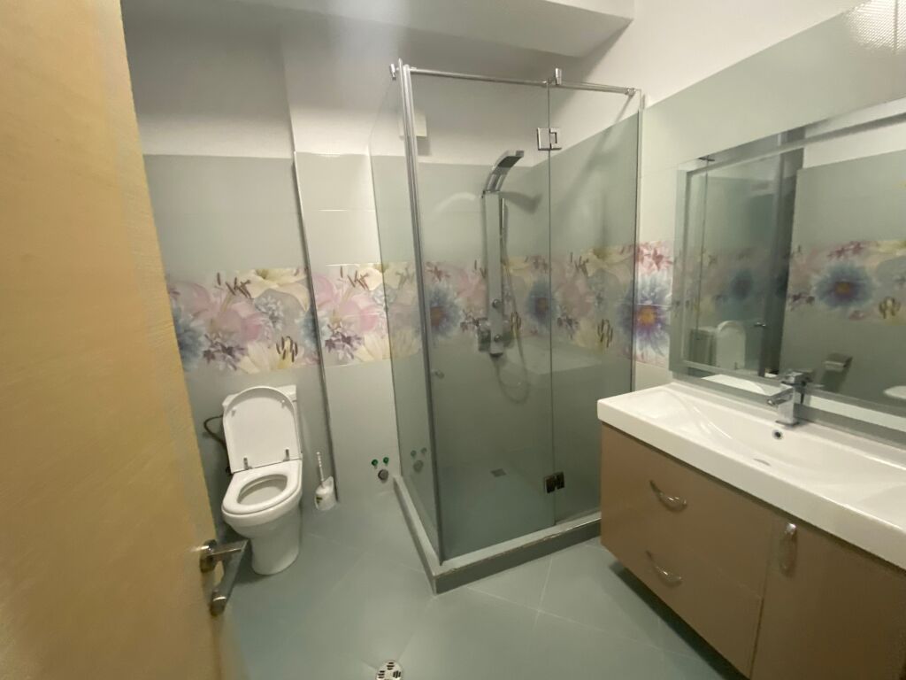 Apartamwnt 2+1 per qera ne astir!
