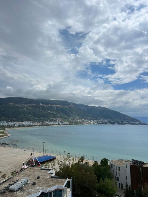 Ne kemi apartament me pamje të plotë nga deti për qira afatgjatë Lungomare Vlore