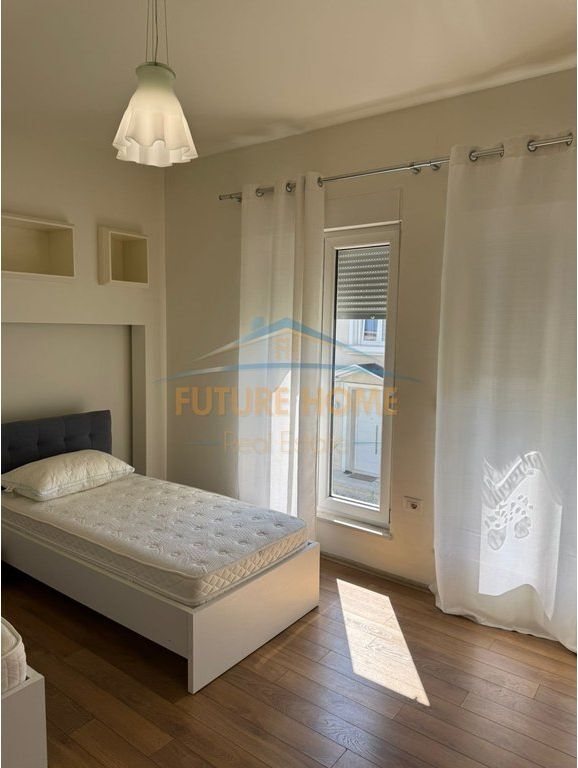 Qera, Vilë, White House Residence, TEG