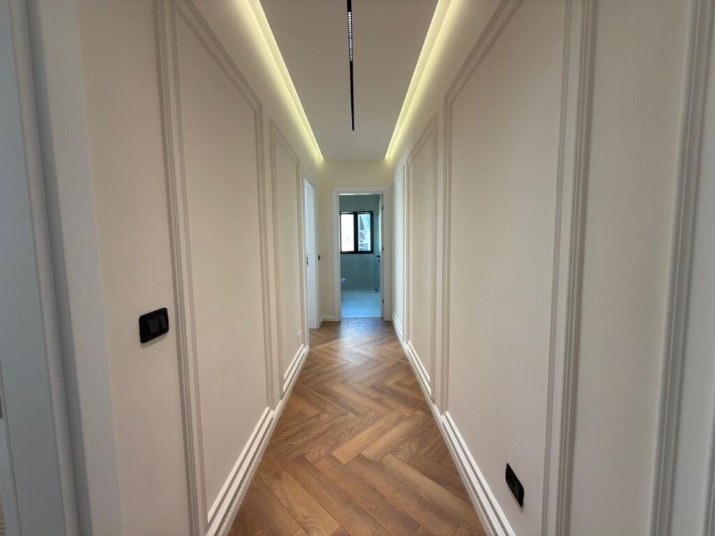 Shitet, Apartament 2+1+ Ballkon, ” Pallati me Shigjeta ”, Tiranë.