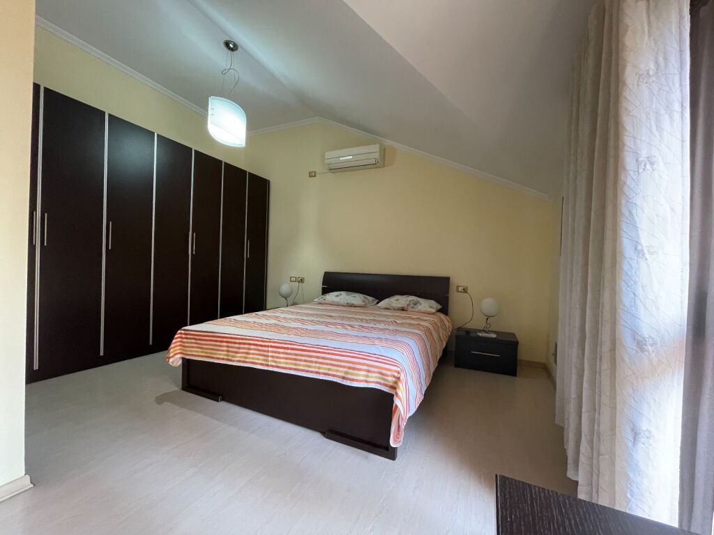 Apartament 3+1+Parkim në Vilë Private Komuna e Parisit