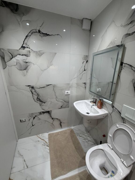 Jepet me qera 2+2 mobiluar ashensor parking kodra diellit 1100 eu