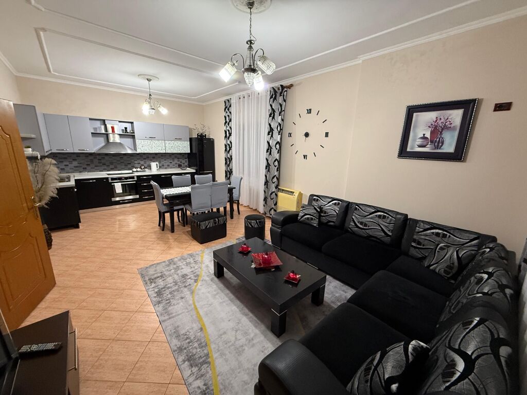 Jepet 🏠Apartment me qera 2+1 me parking 🅿️📍prane Casa Italia, e mobiliar pjese e nje vile✨