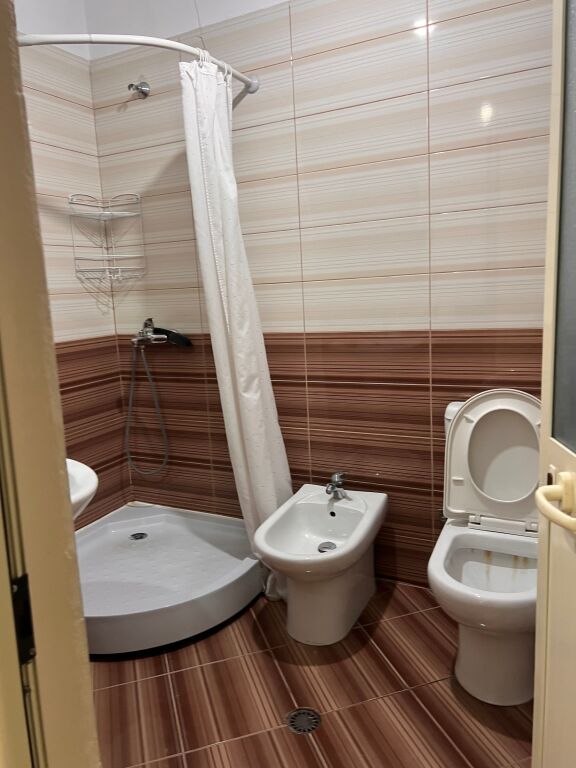 Jepet me qira 2+1+2 Rotondo Astir 550€