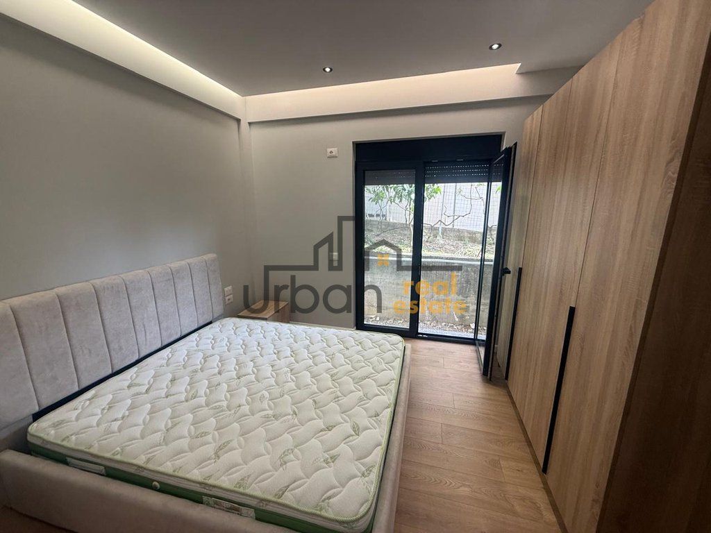 Rent, Apartment 1+1+ Parking Spot, Fresku, Tirana - 35,000 lek | 65 m²