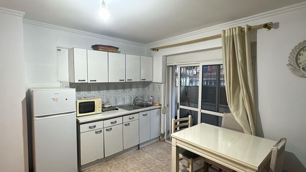 Apartament me qera 1+1 - 📍Rruga Ferit Xhajko, prane ish restorant Durresi