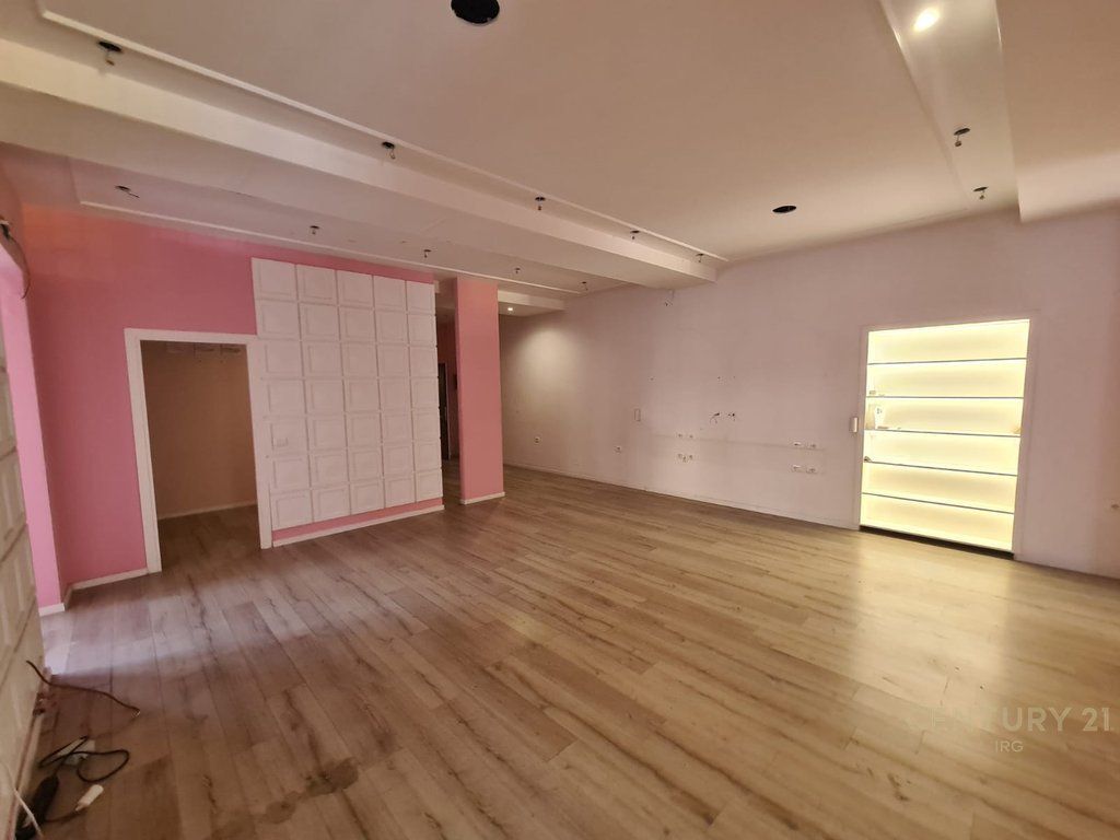 JEPET ME QIRA ZYRE TEK STADIUMI DINAMO