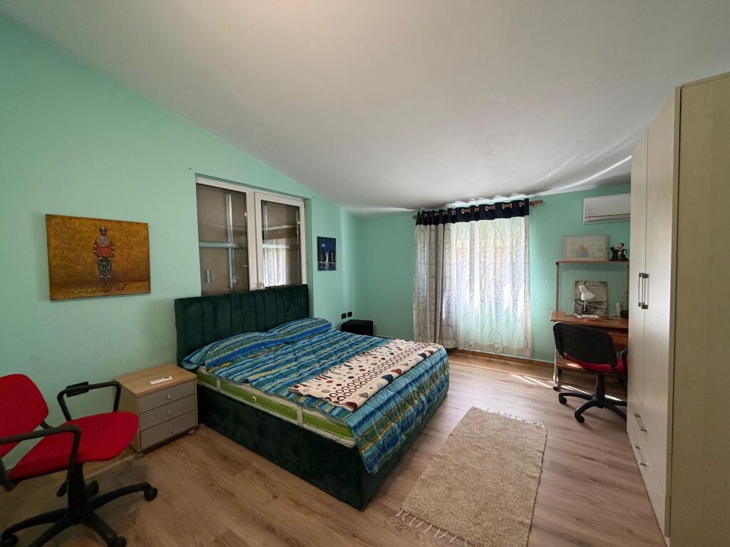 Ish Fusha Jepet me qira 2+1+ 2 Poste parkimi