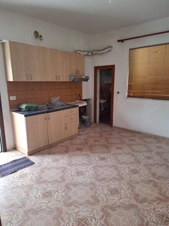 Affitto | Shtëpi private 1 + 1 | Rruga Siri Kodra | 200 €/mese