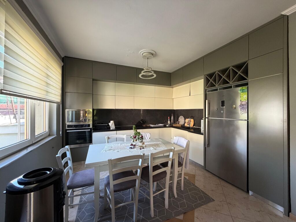 Ish Fusha Jepet me qira 2+1+ 2 Poste parkimi