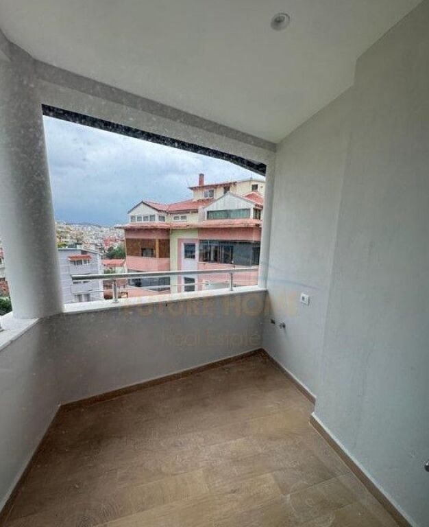 Shitet,Apartament 1+1, Rruga "Shefqet Kuka", Fresk