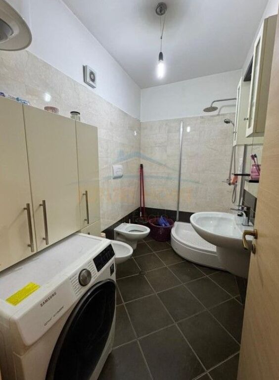 Shitet,Apartament 2+1+2, Kompleksi Tower Bridge,Rruga e Dibres.