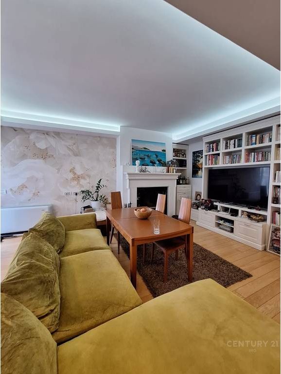 APPARTAMENTO 3+1+2 IN VIA KAVAJES, HIM KOLLI !