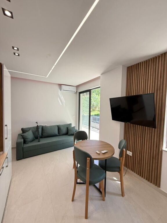 Shitet Garsoniere Në Golem – Pranë Rezidence Liburna