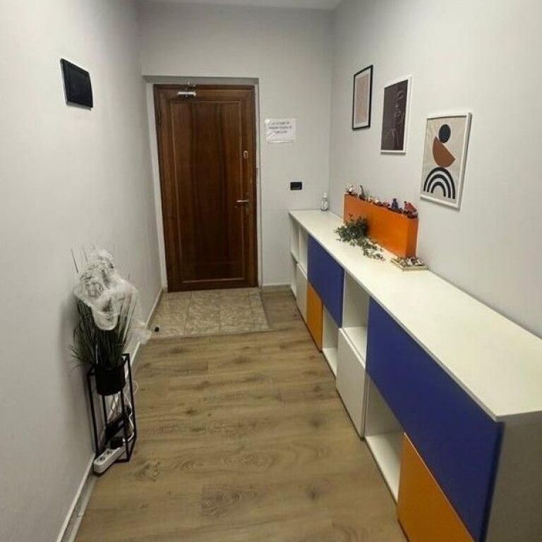 🏢✨ Zyrë me Qira  140 m²– Bllok, Tiranë ✨🏢