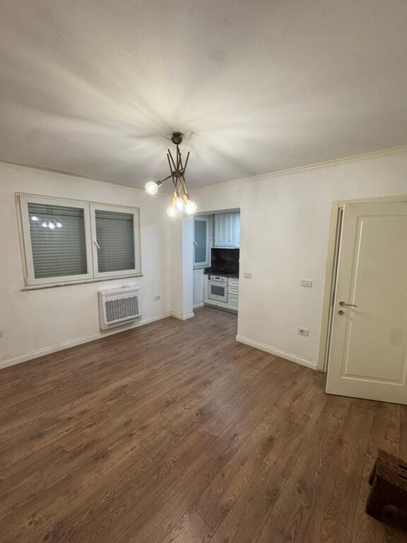 Mine Peza For rent 3+1 Old building Empty