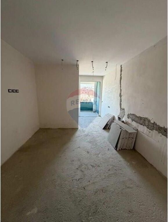 Appartamento 2+1+2 + Garage in vendita a Xhamllik!