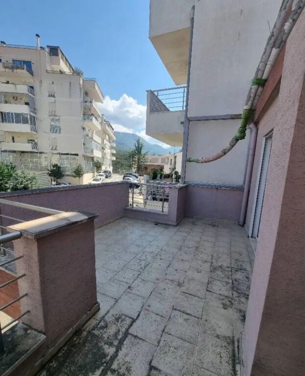 SHITET 2+1 TE FRESKU - TIRANE